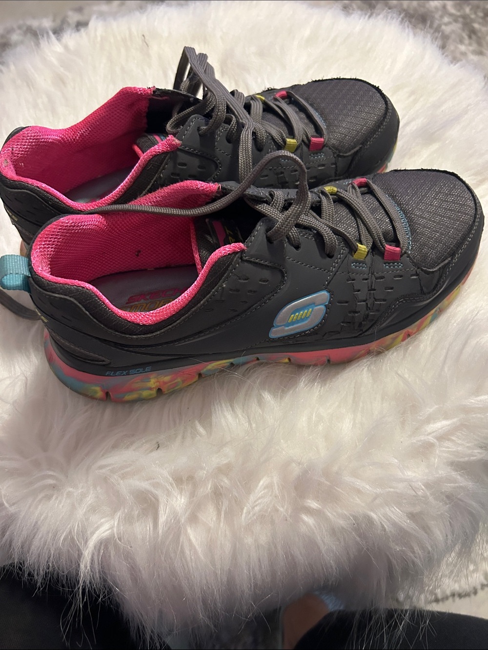 Skechers women’s size 7 Gray Sneakers with Pink Lining and Multicolor Sole.
